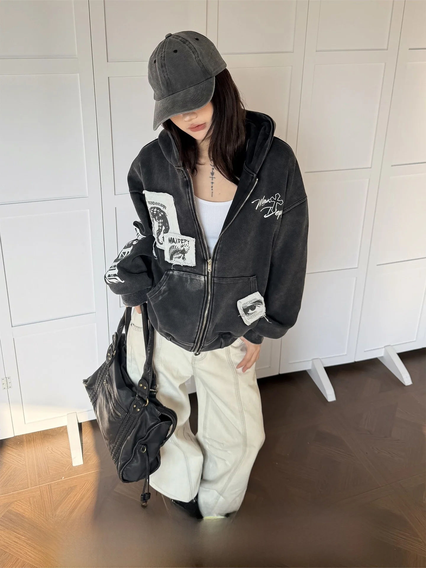 Don Cry Retro Washed Hoodie Sweatshirt Unisex Loose Cardigan Jacket Printed Patchwork Design Casual Wear for Men And Women
Don Cry Retro Washed Hoodie Sweatshirt Unisex Loose Cardigan Jacket Printed Patchwork Design Casual Wear for Men And Women
