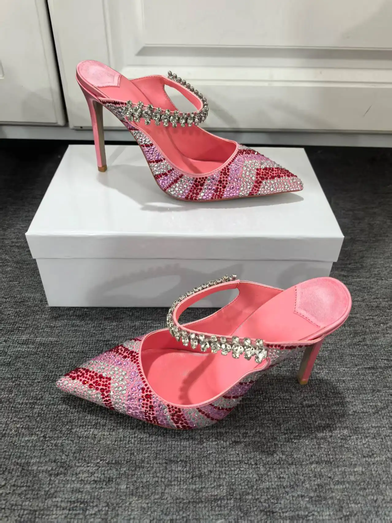 Sexy Woman Stiletto Heel 10cm Sandals Black Velvet Flower Decoration Thin High Heel Female Wedding Party Summer Sandal Shoes
Sexy Woman Stiletto Heel 10cm Sandals Black Velvet Flower Decoration Thin High Heel Female Wedding Party Summer Sandal Shoes