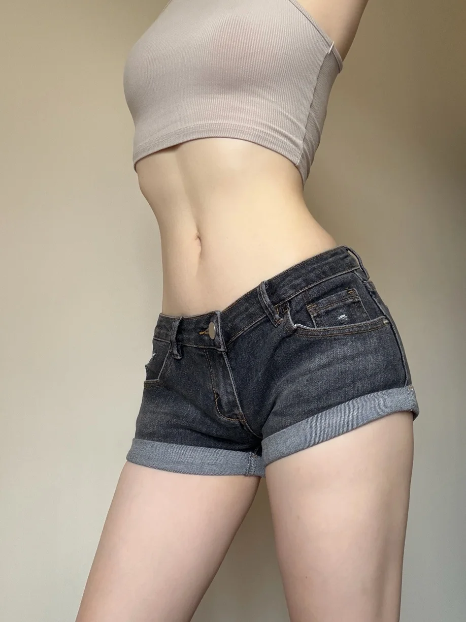 Low Waist Bell Bottom Jeans Shorts Women's High Elasticity Slim Fit Ripped Denim Shorts Butt Lifting Spring Season Fashion
Low Waist Bell Bottom Jeans Shorts Women's High Elasticity Slim Fit Ripped Denim Shorts Butt Lifting Spring Season Fashion