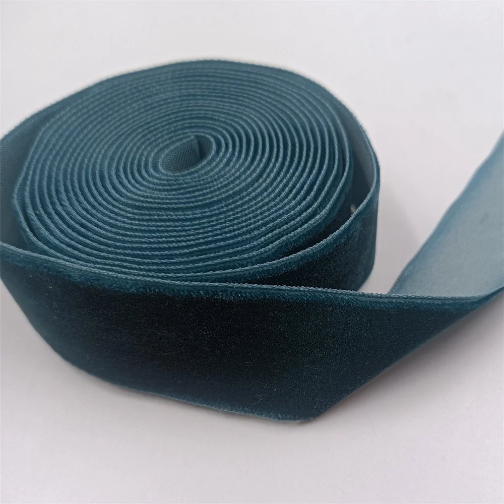 25mm Single Face Dark Green Velvet Ribbon for Handmade Gift Bouquet Wrapping Supplies Home Decoration Christmas Tape Not elastic
25mm Single Face Dark Green Velvet Ribbon for Handmade Gift Bouquet Wrapping Supplies Home Decoration Christmas Tape Not elastic