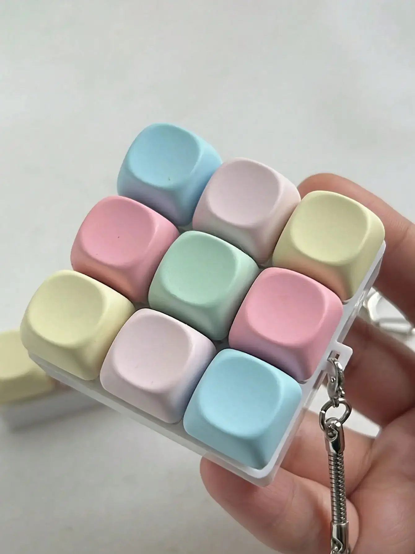 1pc Finger Stress Key Chain Toys, Keychains Sensory Toys Fidget Toy Stress Relief Finger Toys, A Fidget Toy With Sound Effects, A Stress Reliever, And A Bright And Beautiful Macaron Color,Hobby Collectible Party Supplies, Creative Toys For Teens
1pc Finger Stress Key Chain Toys, Keychains Sensory Toys Fidget Toy Stress Relief Finger Toys, A Fidget Toy With Sound Effects, A Stress Reliever, And A Bright And Beautiful Macaron Color,Hobby Collectible Party Supplies, Creative Toys For Teens
