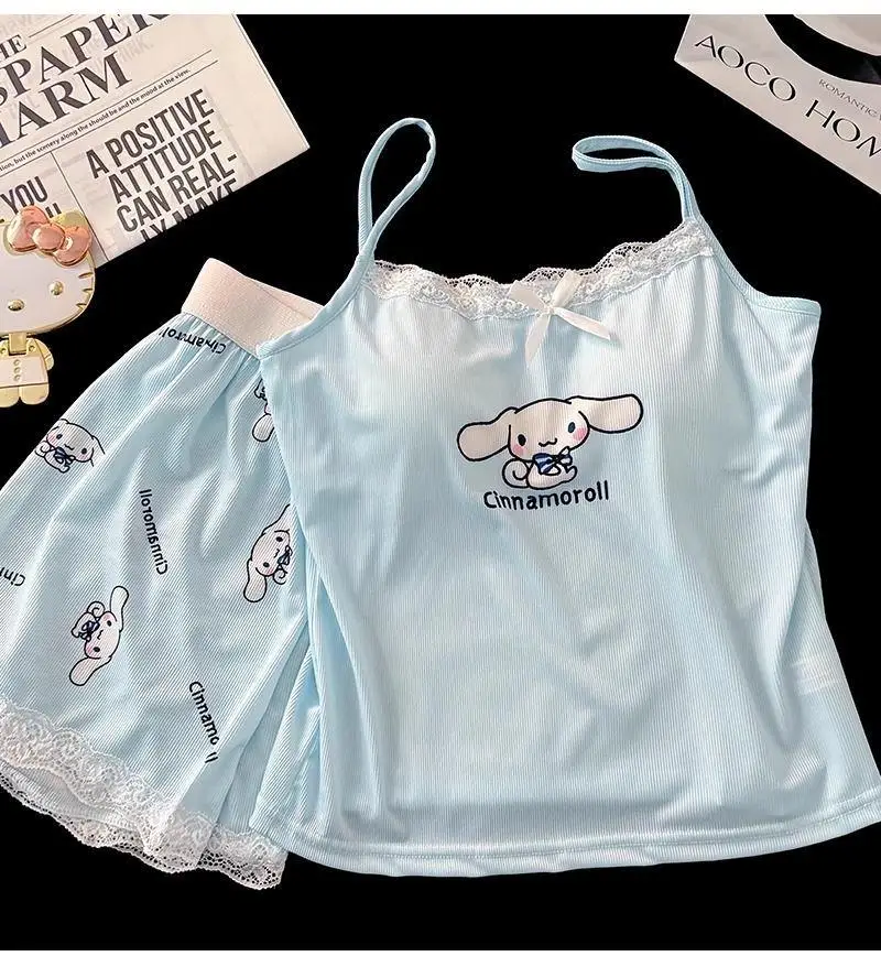 Пижамный комплект Sanrio Cinnamoroll, комплект домашней одежды, женский стиль, Y2K, милый летний охлаждающий жилет с нагрудником, шорты в корейском стиле 
Пижамный комплект Sanrio Cinnamoroll, комплект домашней одежды, женский стиль, Y2K, милый летний охлаждающий жилет с нагрудником, шорты в корейском стиле
