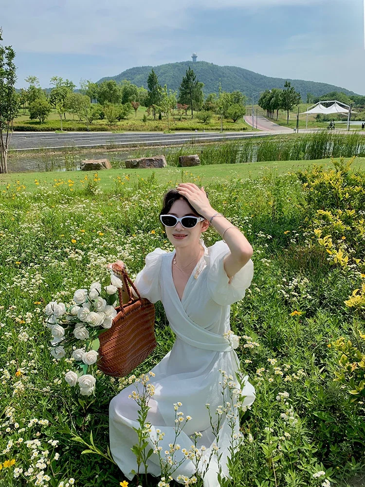 Romantic Sweet Pure Color Bubble Sleeve Bow Tie Waist Long Dress Women Summer A-Line Skirt V-Neck High Waist Short Sleeve Dress
Romantic Sweet Pure Color Bubble Sleeve Bow Tie Waist Long Dress Women Summer A-Line Skirt V-Neck High Waist Short Sleeve Dress