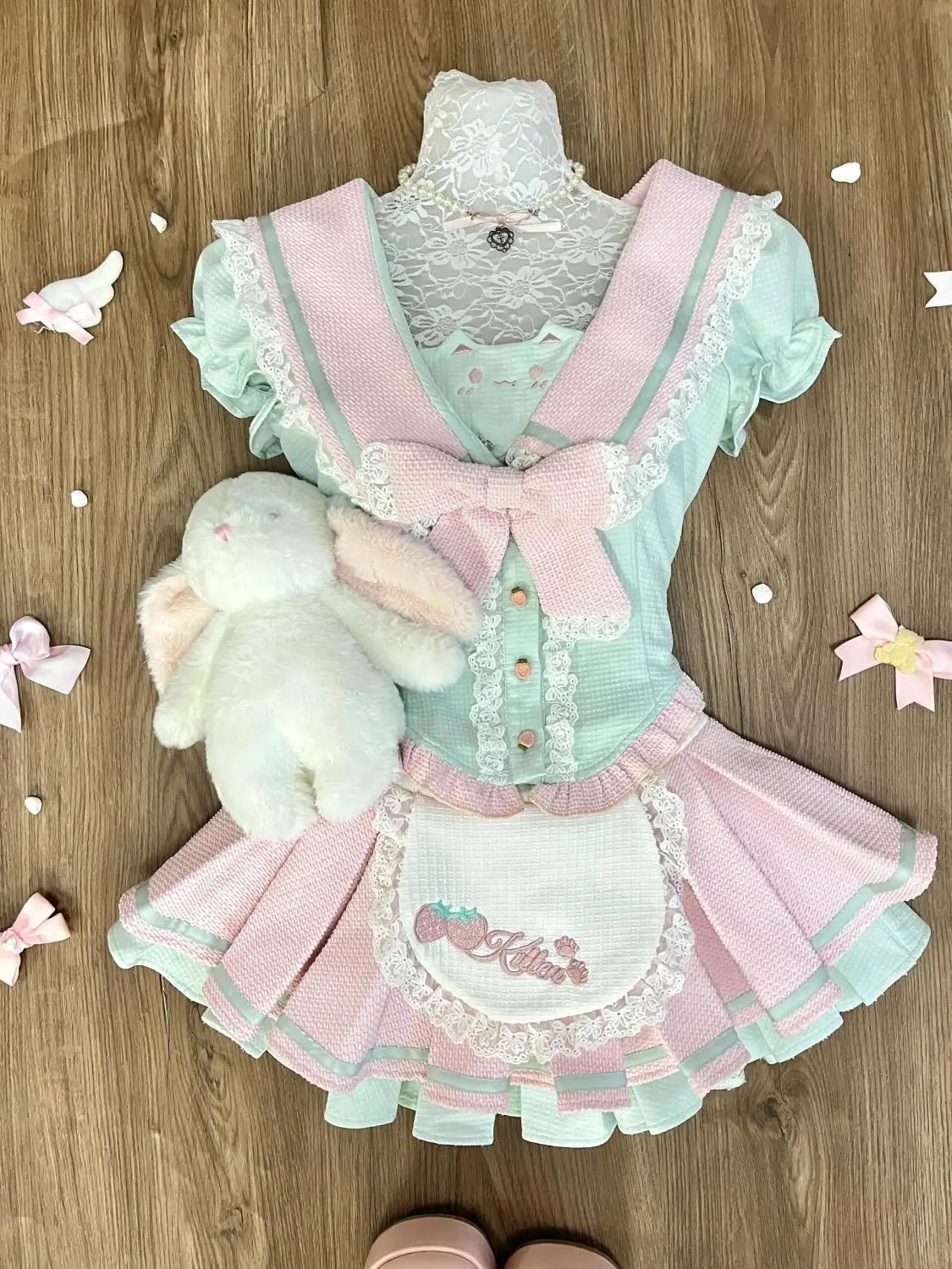 Cute Dopamine Contrast Color Patchwork Slim Waist Puff Sleeve Top + Pleated Mini Skirt Two Piece Sets Womens Outifits Y2k Suits 
Cute Dopamine Contrast Color Patchwork Slim Waist Puff Sleeve Top + Pleated Mini Skirt Two Piece Sets Womens Outifits Y2k Suits