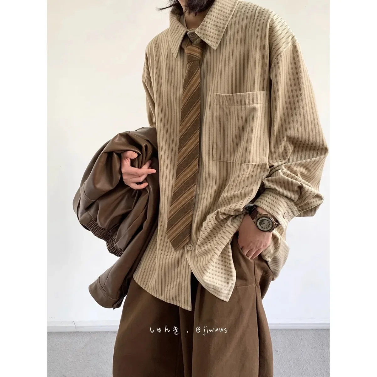 Japanese Vintage Corduroy Striped Shirt Men Autumn New All-match Long Sleeve Loose Casual Lapel Pockets Men's Striped Shirt
Japanese Vintage Corduroy Striped Shirt Men Autumn New All-match Long Sleeve Loose Casual Lapel Pockets Men's Striped Shirt