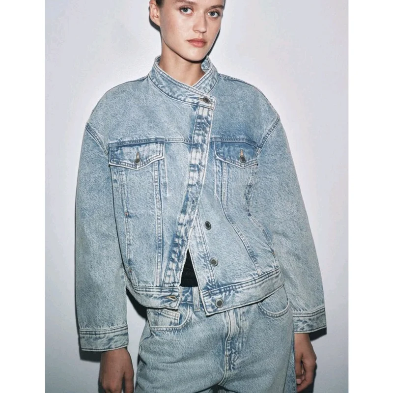 Новое осеннее женское двубортное джинсовое пальто на одной пуговице с круглым эффектом Ne Waed, повседневное пальто из полиэфирного волокна
Новое осеннее женское двубортное джинсовое пальто на одной пуговице с круглым эффектом Ne Waed, повседневное пальто из полиэфирного волокна