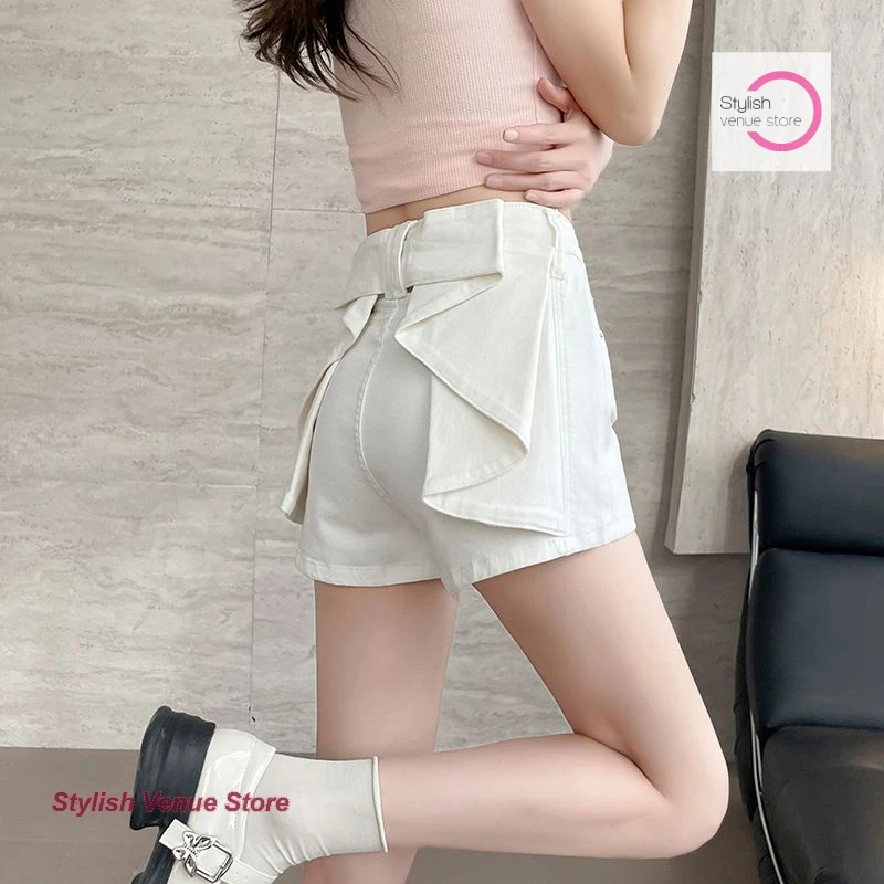 French temperament white denim shorts women's summer new fashion design sense tight high waist slim elastic bow hot pants
French temperament white denim shorts women's summer new fashion design sense tight high waist slim elastic bow hot pants