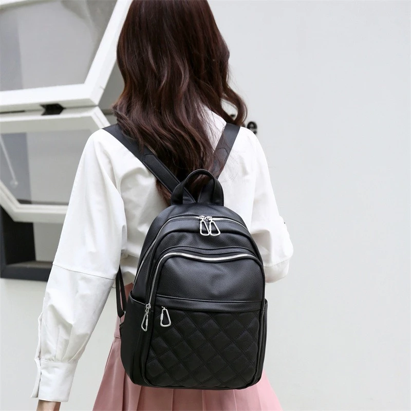 Backpack women's new Korean women's nylon large-capacity bag leisure travel backpack cloth rhombic embroidered line bag
Backpack women's new Korean women's nylon large-capacity bag leisure travel backpack cloth rhombic embroidered line bag