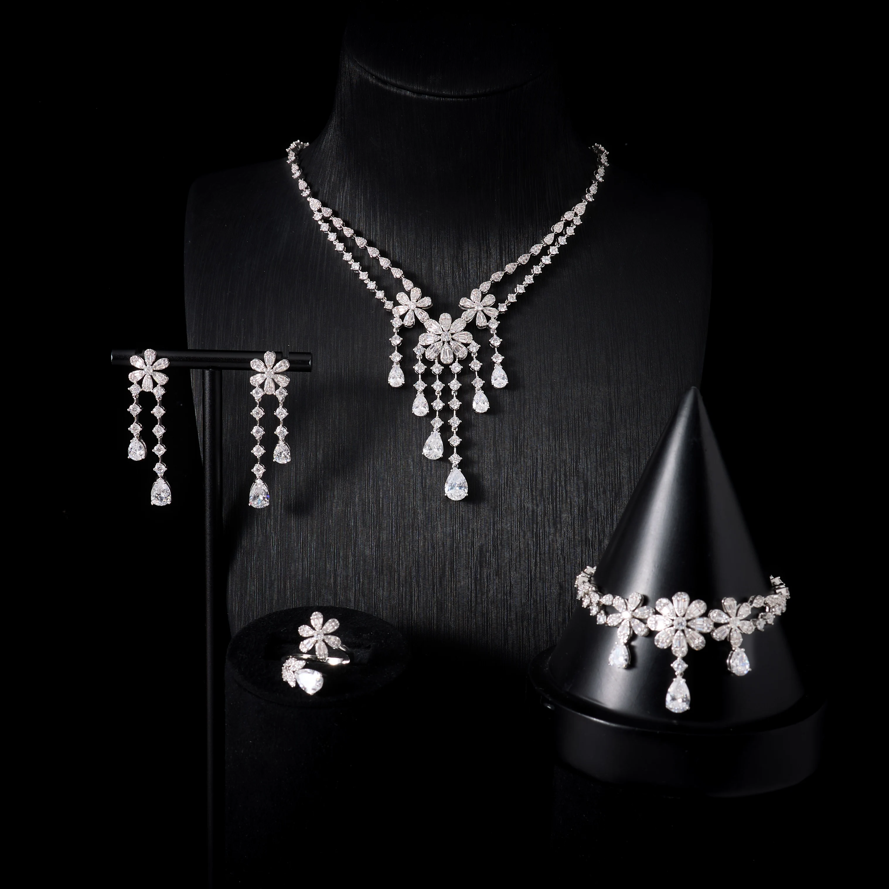 00097 Women Jewelry set Cubic Zirconia Bridal Necklace Sets DuBai Saudi Wedding Engagement Party Festival Jewel Accessory
00097 Women Jewelry set Cubic Zirconia Bridal Necklace Sets DuBai Saudi Wedding Engagement Party Festival Jewel Accessory