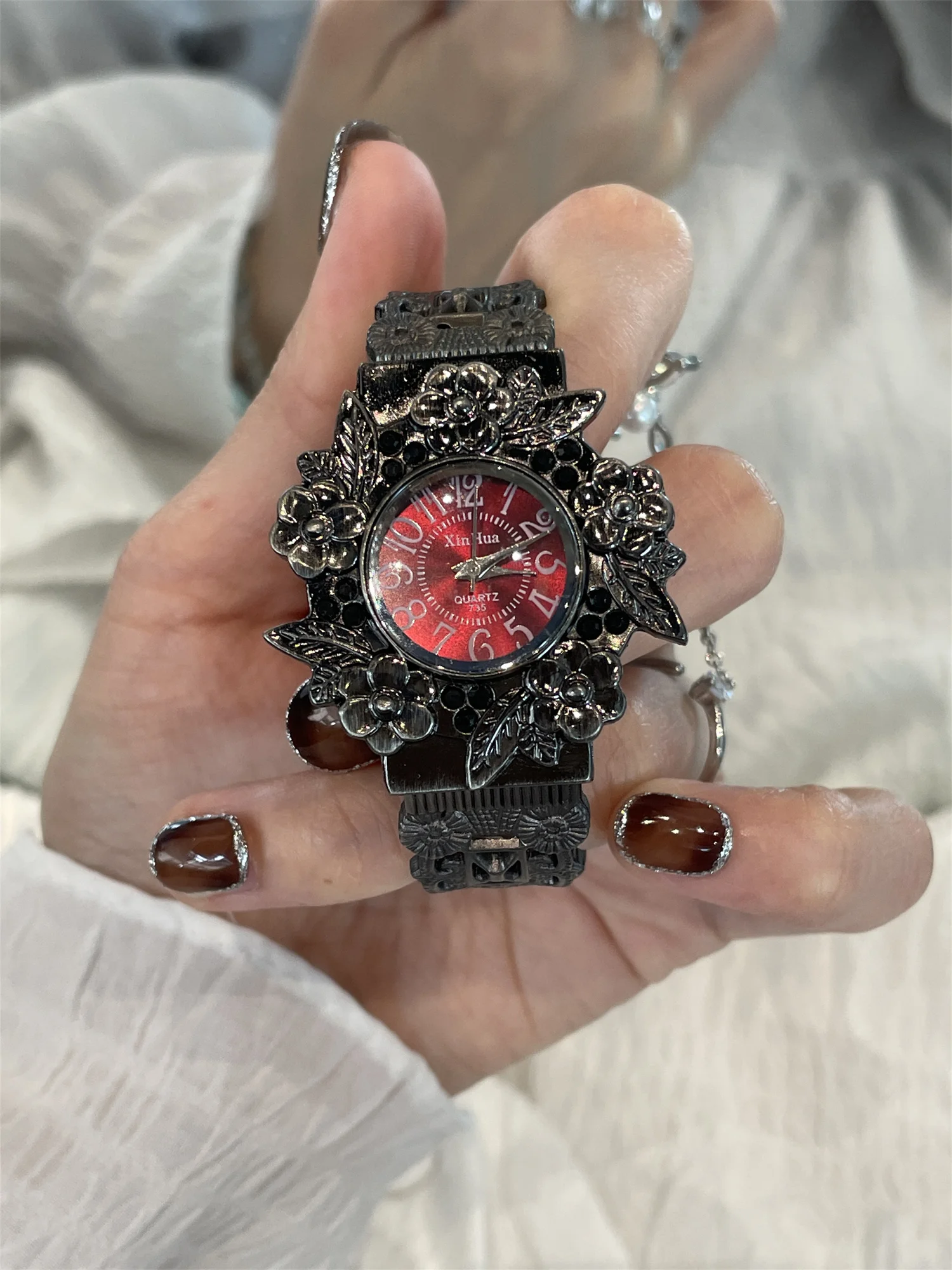 Niche Art Watch Women's High Value Light Luxury Brand Genuine 2025 Waterproof Design Sense Women's Watch
Niche Art Watch Women's High Value Light Luxury Brand Genuine 2025 Waterproof Design Sense Women's Watch