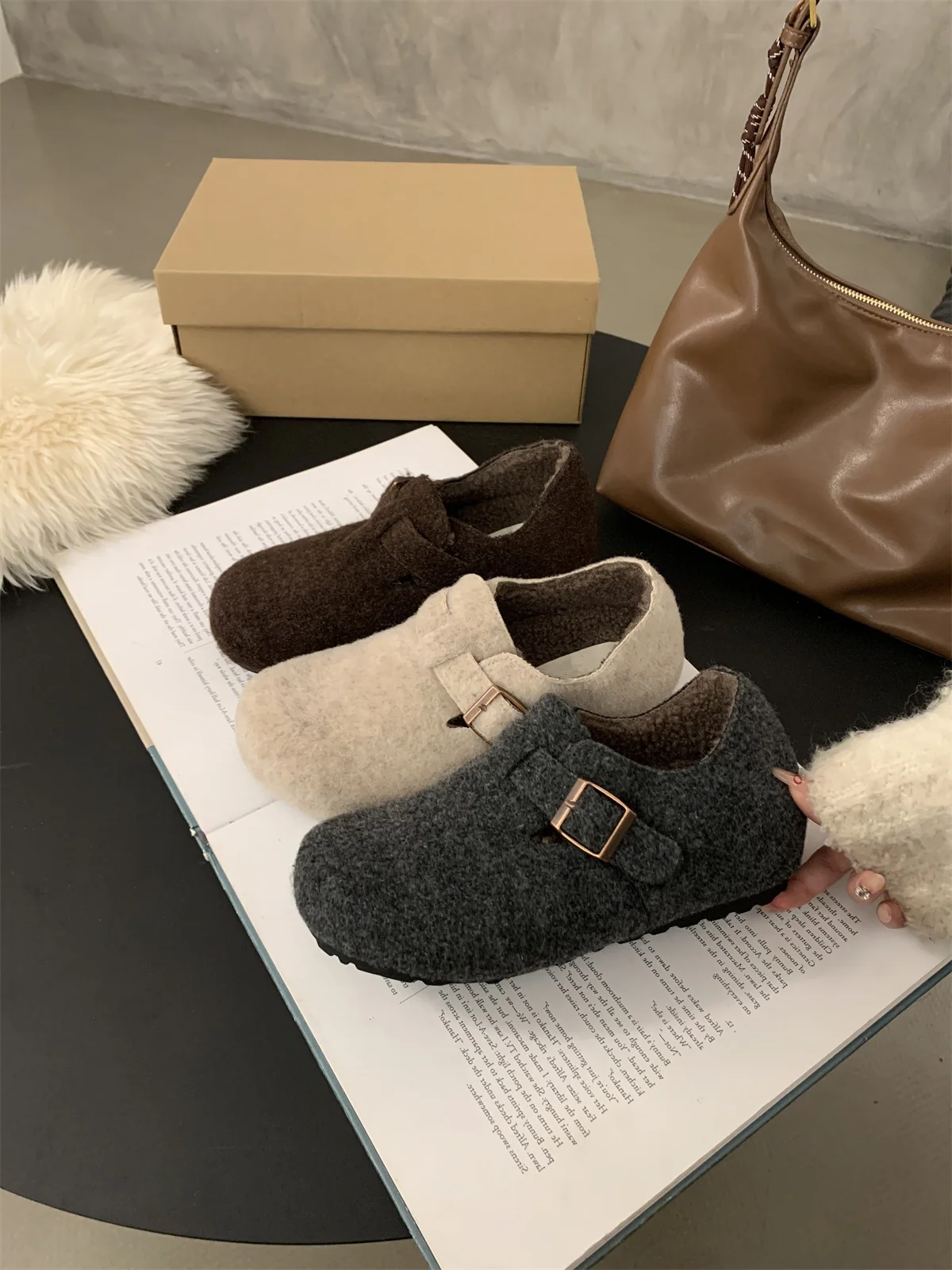 Winter Solid Plush Loafers Metal Buckle Women Shoes Round Head Slip-on Flats Soft Sole Casual Cover Heel Zapatos Mujer
Winter Solid Plush Loafers Metal Buckle Women Shoes Round Head Slip-on Flats Soft Sole Casual Cover Heel Zapatos Mujer