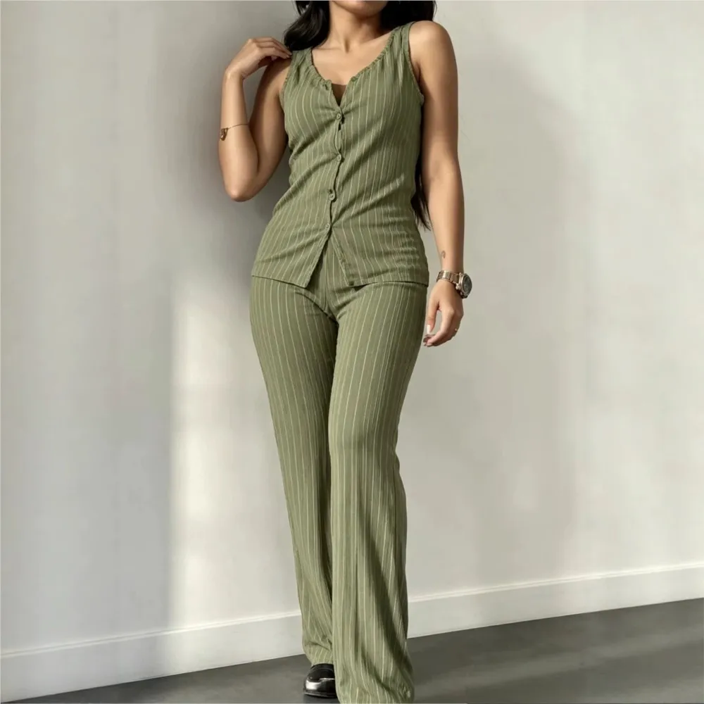 Fashion Striped Sleeveless Single-breasted Top Women's Trousers 2-piece Set New Slim Wide-leg Trousers Female Vest Trousers Set
Fashion Striped Sleeveless Single-breasted Top Women's Trousers 2-piece Set New Slim Wide-leg Trousers Female Vest Trousers Set