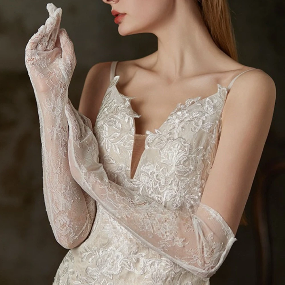 New Model Bride Wedding Dress Dress Gloves French Style Long Style Transparent Gauze Lace Banquet Christmas Performance Mittens
New Model Bride Wedding Dress Dress Gloves French Style Long Style Transparent Gauze Lace Banquet Christmas Performance Mittens