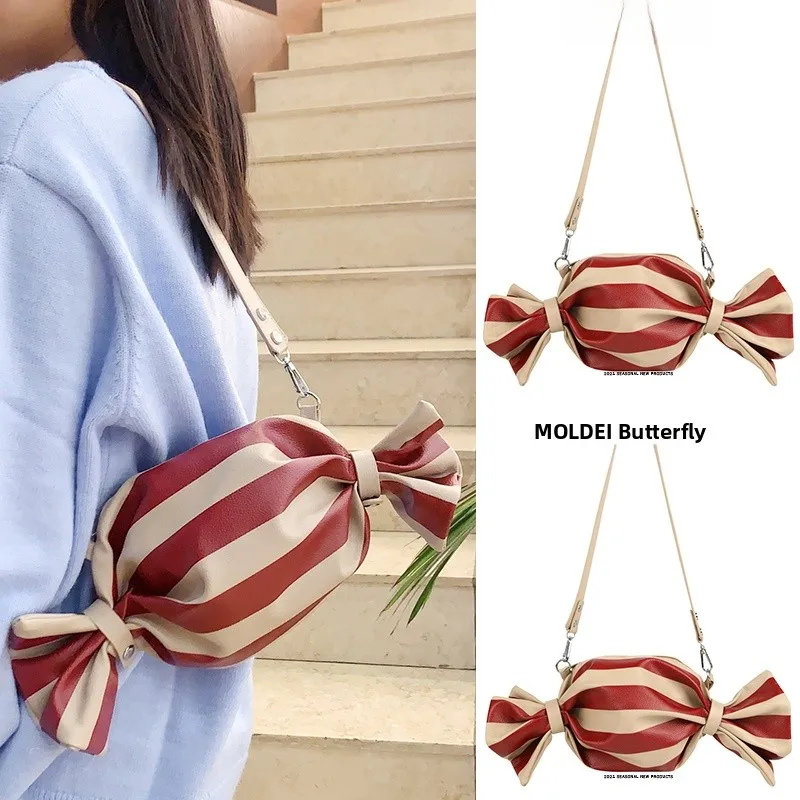 Весенне-летняя женская сумка через плечо большой вместимости, новинка 2026 года, с красными полосками, модная, с мягкой ручкой
Весенне-летняя женская сумка через плечо большой вместимости, новинка 2026 года, с красными полосками, модная, с мягкой ручкой