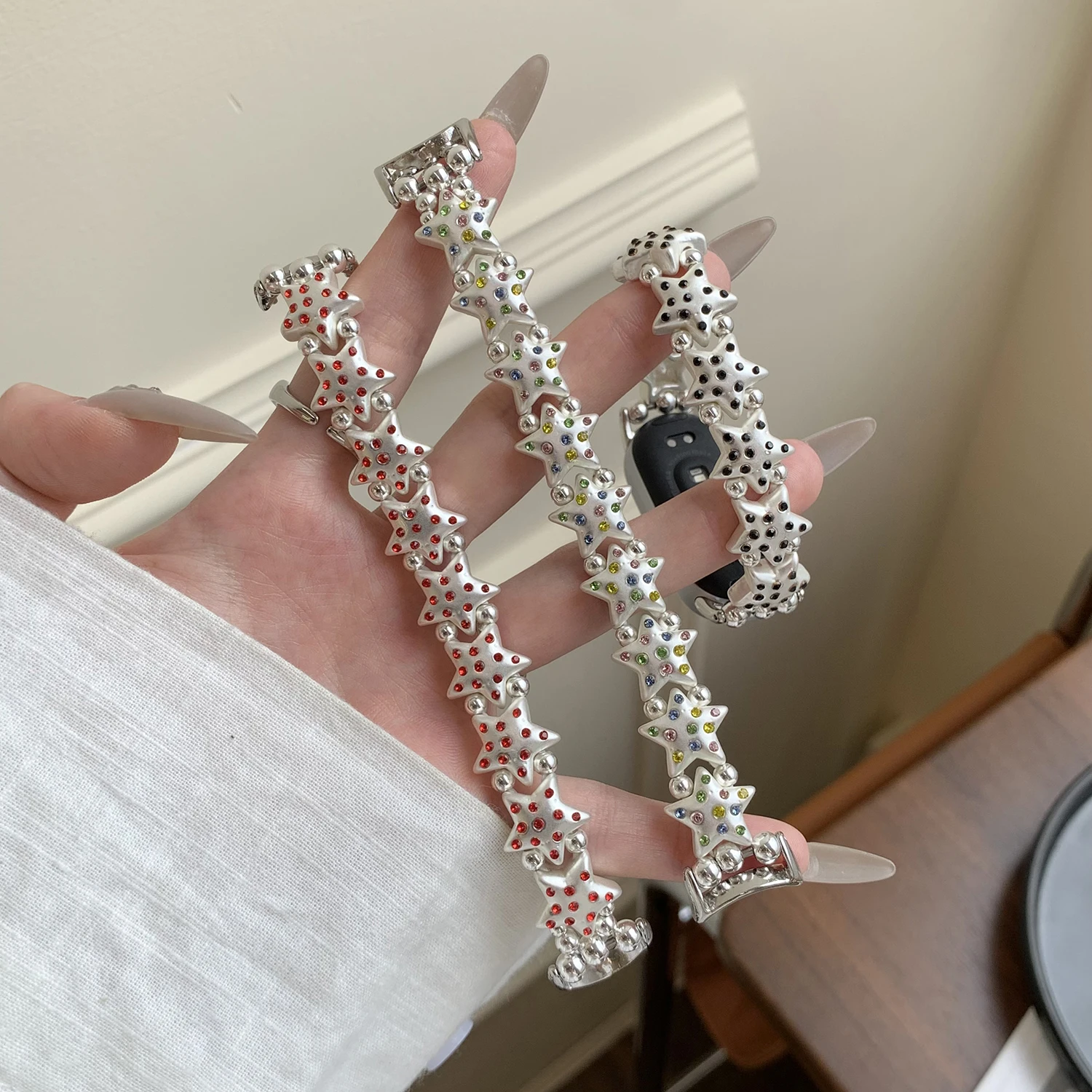 Сверкающий металлический ремешок со звездами и бриллиантами для Xiaomi Band 10 8/9 Pro, женский браслет для Redmi Watch 4/5, универсальный, ширина 18/20/22 мм
Сверкающий металлический ремешок со звездами и бриллиантами для Xiaomi Band 10 8/9 Pro, женский браслет для Redmi Watch 4/5, универсальный, ширина 18/20/22 мм