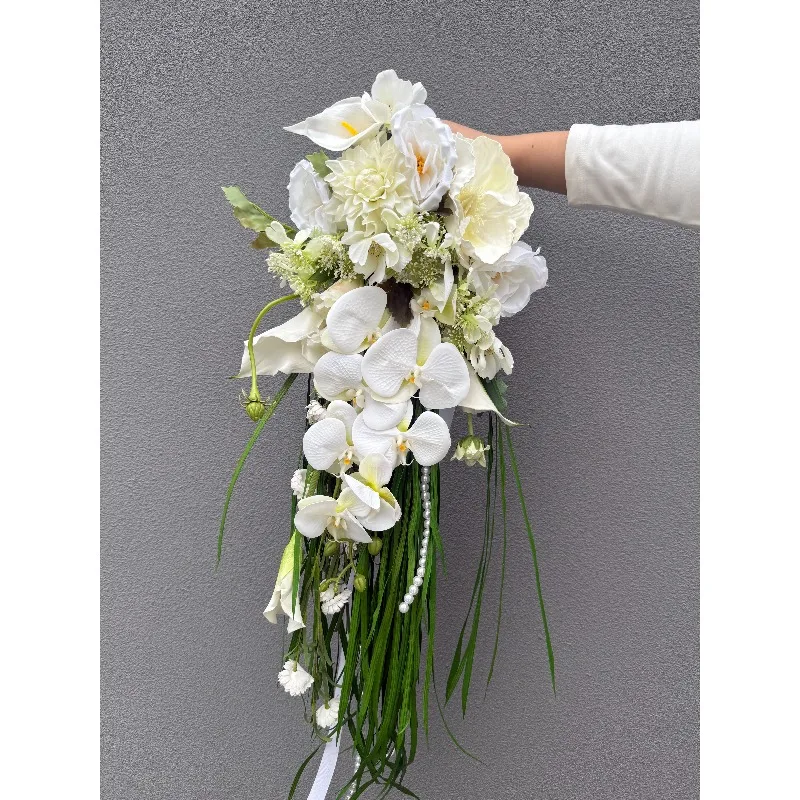 New white Korean wedding bouquet bride simulation flower finished arum bouquet certificate pearl waterfall
New white Korean wedding bouquet bride simulation flower finished arum bouquet certificate pearl waterfall
