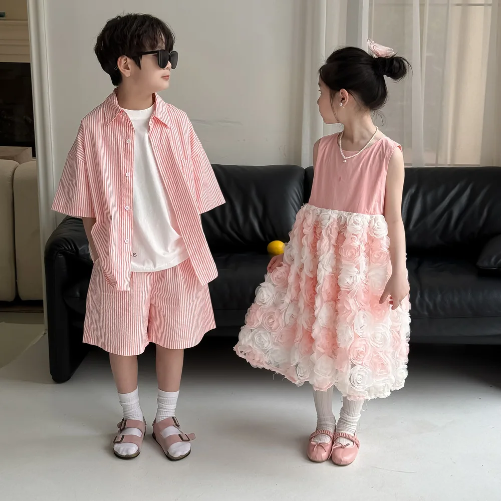 Children's Suit 2025 Summer Boys and Girls Korean Striped Shorts Two-piece Set Children's Three-dimensional Flower Vest Skirt
Children's Suit 2025 Summer Boys and Girls Korean Striped Shorts Two-piece Set Children's Three-dimensional Flower Vest Skirt