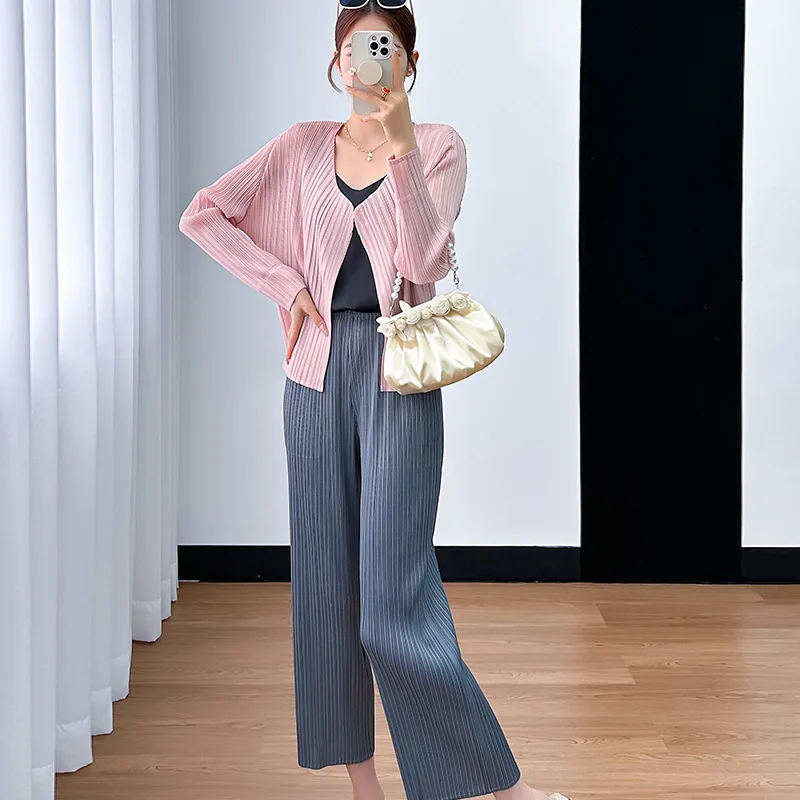 Miyake Summer New Women's Suit Slim Temperament Versatile Jacket Solid Colour Pleated Straight Nine-minute Pants Two-piece Set
Miyake Summer New Women's Suit Slim Temperament Versatile Jacket Solid Colour Pleated Straight Nine-minute Pants Two-piece Set