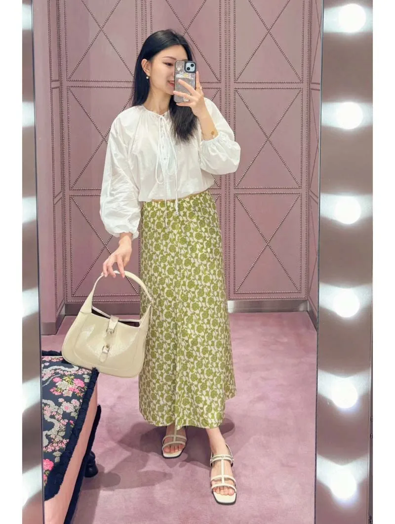 French women's shirt, fashionable high-end socialite, sweet silk slimming solid color single breasted long sleeved top
French women's shirt, fashionable high-end socialite, sweet silk slimming solid color single breasted long sleeved top