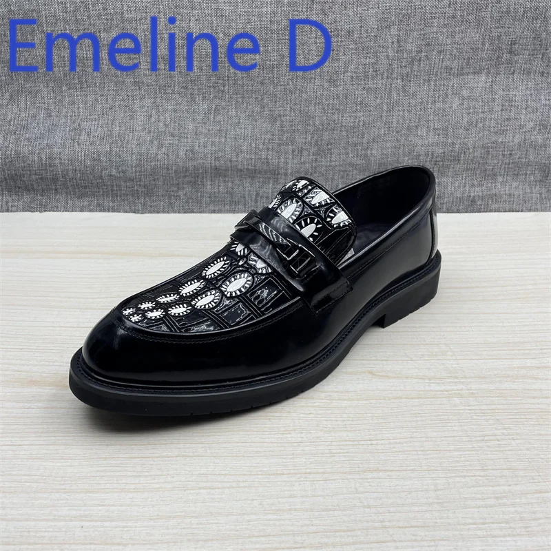 Embossed British Style Leather Shoes Spring and Autumn Men's Low Cut Black Round Toe Fashionable Business Casual Banquet Shoes
Embossed British Style Leather Shoes Spring and Autumn Men's Low Cut Black Round Toe Fashionable Business Casual Banquet Shoes