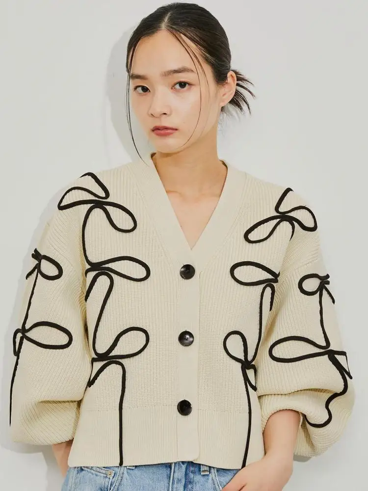 Autumn Winter Korean Patchwork V Neck Single Breasted Cardigan Sweater Women Long Sleeve Elegant Loose Vacation Short Knit Tops
Autumn Winter Korean Patchwork V Neck Single Breasted Cardigan Sweater Women Long Sleeve Elegant Loose Vacation Short Knit Tops