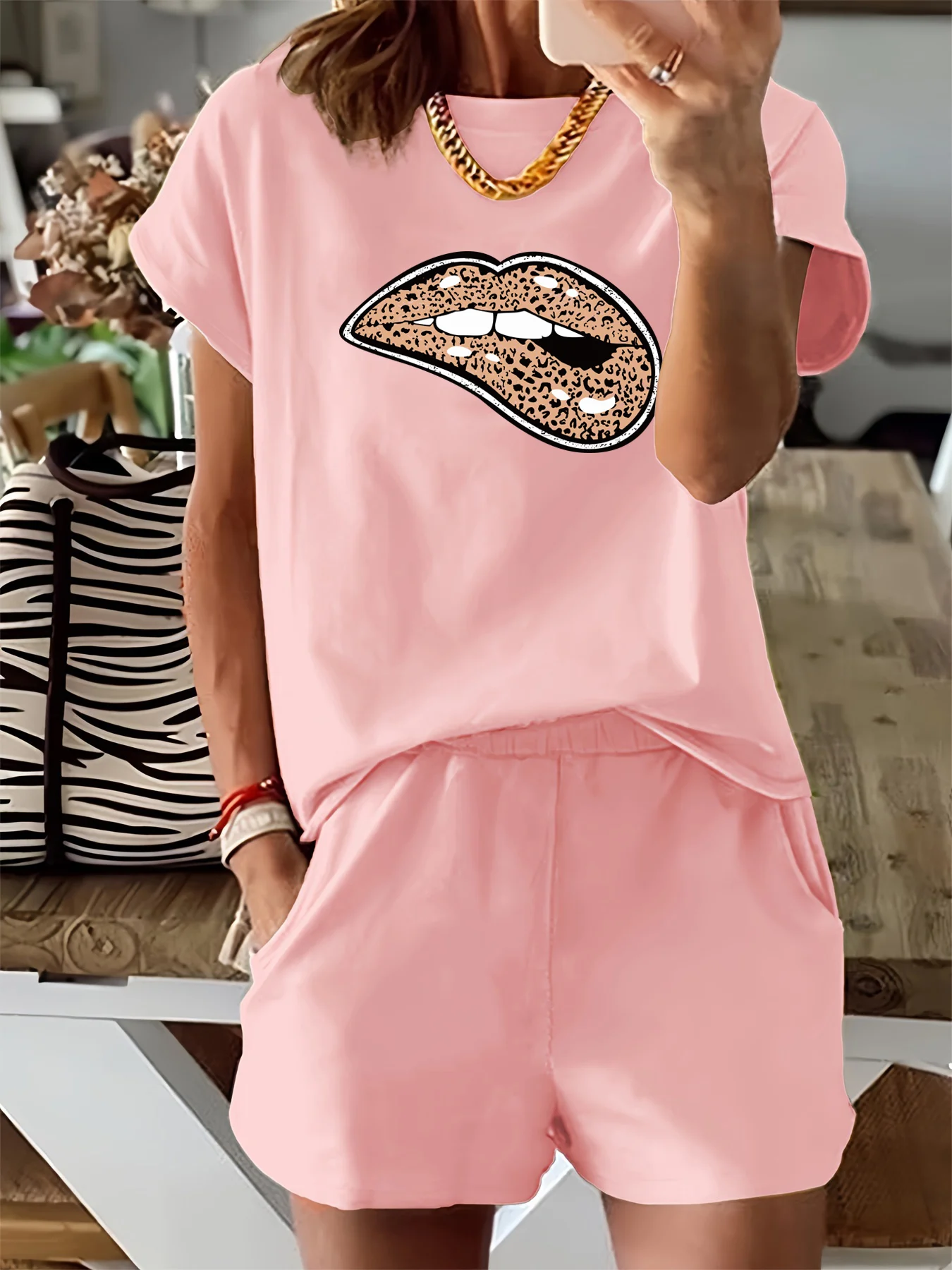 Summer women's comfortable leopard print lip print print casual loose round neck short sleeved T-shirt shorts two-piece set
Summer women's comfortable leopard print lip print print casual loose round neck short sleeved T-shirt shorts two-piece set