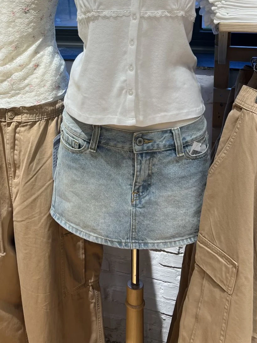 Синие джинсовые мини-юбки, женские хлопковые прямые короткие юбки с низкой талией, женская американская винтажная уличная универсальная повседневная юбка
Синие джинсовые мини-юбки, женские хлопковые прямые короткие юбки с низкой талией, женская американская винтажная уличная универсальная повседневная юбка