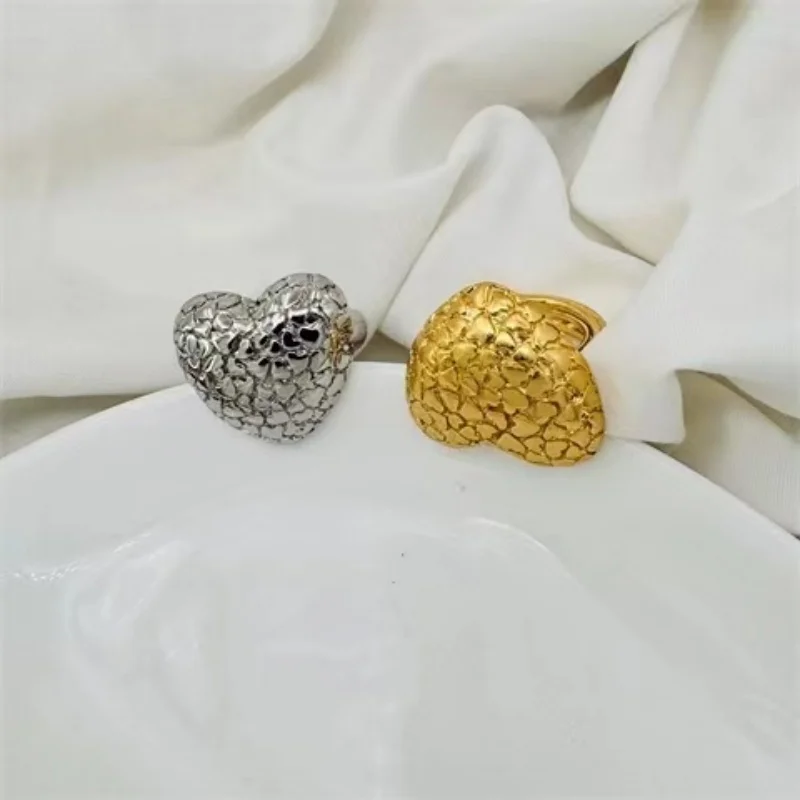 Retro Exaggerated Big Love Relief Niche Catwalk Style Banquet Adjustable Index Finger Ring Women
Retro Exaggerated Big Love Relief Niche Catwalk Style Banquet Adjustable Index Finger Ring Women