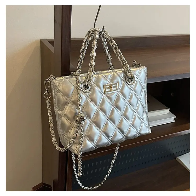 2025 summer new diamond bag large-capacity chain bag women's high-end sense niche women's bag commuter oblique span shoulder bag
2025 summer new diamond bag large-capacity chain bag women's high-end sense niche women's bag commuter oblique span shoulder bag