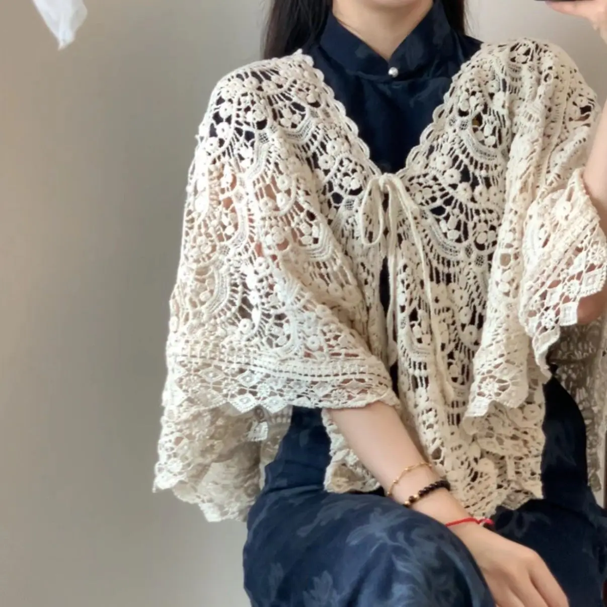 New Fashion Spring Summer Knitted Cardigan Women Sunscreen Shawls Tops Female Loose Casual All-match Ladies Coat
New Fashion Spring Summer Knitted Cardigan Women Sunscreen Shawls Tops Female Loose Casual All-match Ladies Coat