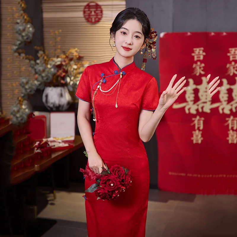 Красное длинное модифицированное платье Cheongsam в китайском стиле, новинка 2025, ретро, обручальное свадебное платье для невесты, лето Qipao
Красное длинное модифицированное платье Cheongsam в китайском стиле, новинка 2025, ретро, обручальное свадебное платье для невесты, лето Qipao