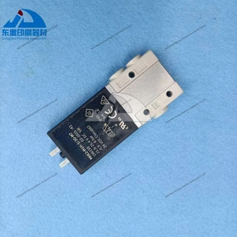 Hot Selling MHE2-M1H-3/20-M7 196150 02-2021 Original New Solenoid Valve P7904323 Solenoid Valve for KBA Printing Machine
Hot Selling MHE2-M1H-3/20-M7 196150 02-2021 Original New Solenoid Valve P7904323 Solenoid Valve for KBA Printing Machine