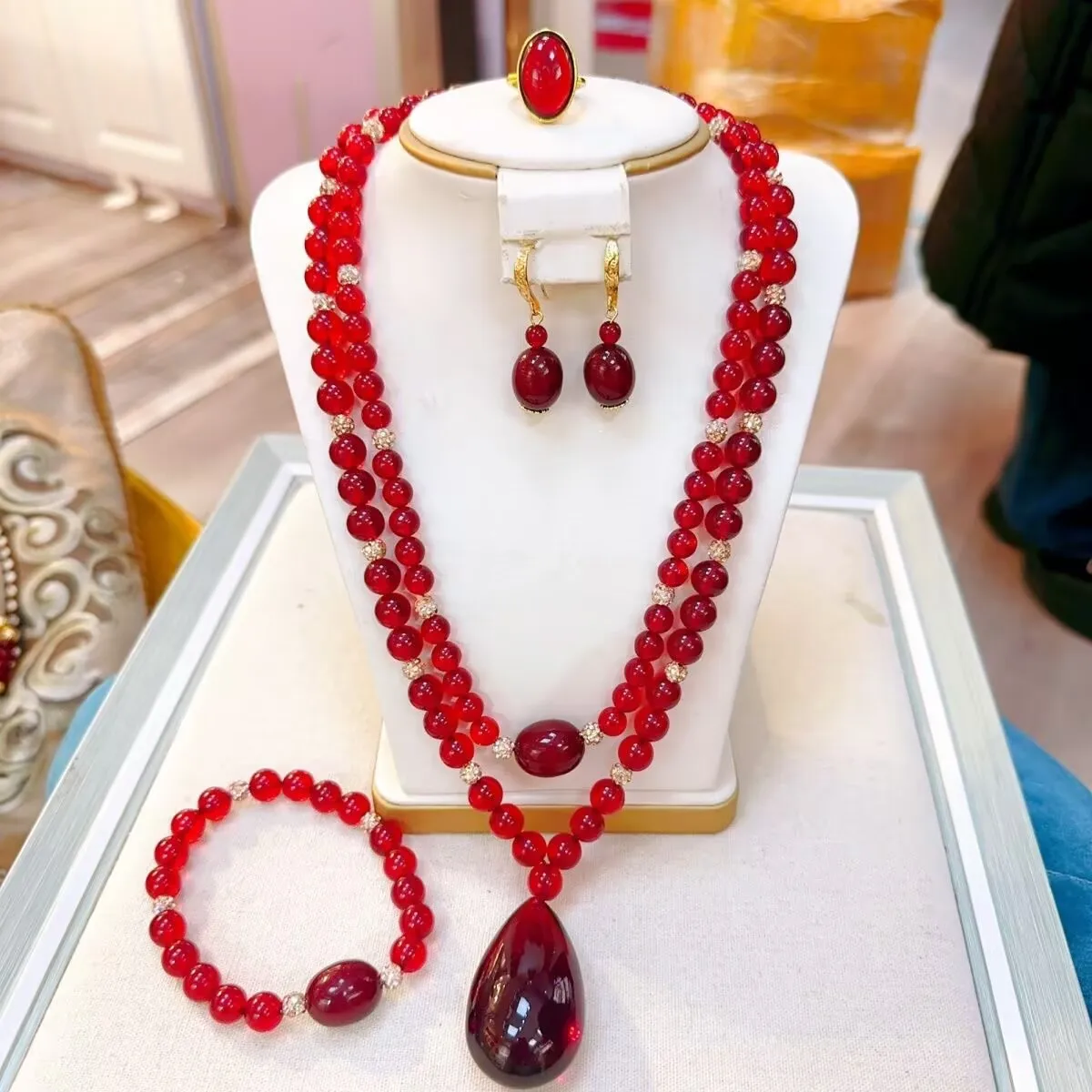 New Nigeria Dubai Coral Bead Necklace Earrings Rings Bracelets Wedding Party Gift Jewelry Set for Lovers YY10608
New Nigeria Dubai Coral Bead Necklace Earrings Rings Bracelets Wedding Party Gift Jewelry Set for Lovers YY10608