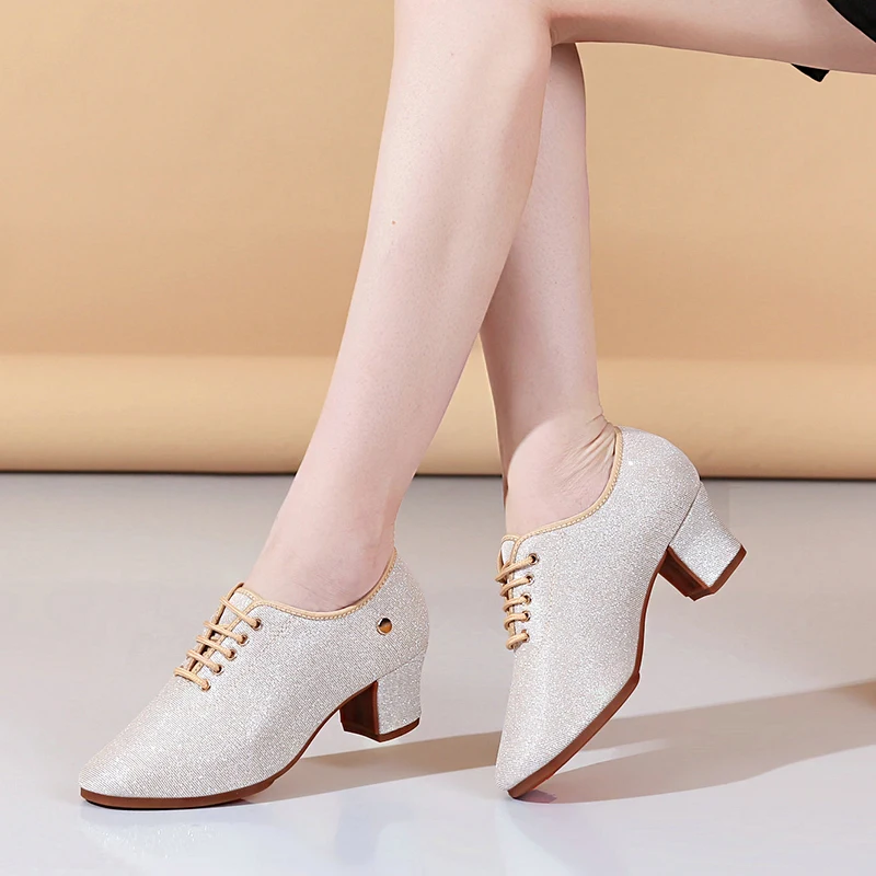 Ladies' dancing shoes Bling Latin Dance Shoes Tango Women's Shoes Soft Sole Training Shoes High heeled dance shoes 5.5/3.5CM
Ladies' dancing shoes Bling Latin Dance Shoes Tango Women's Shoes Soft Sole Training Shoes High heeled dance shoes 5.5/3.5CM