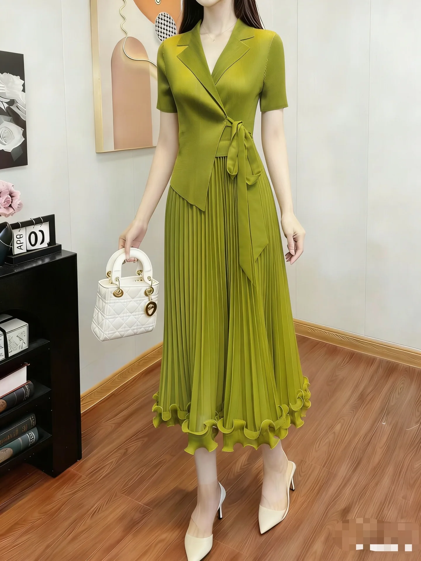 Miyake New French Retro Pleated Dress Over Knee Lace-up Short-sleeved Medium and Long High-waisted Pleated Fish Pendulum Dress
Miyake New French Retro Pleated Dress Over Knee Lace-up Short-sleeved Medium and Long High-waisted Pleated Fish Pendulum Dress