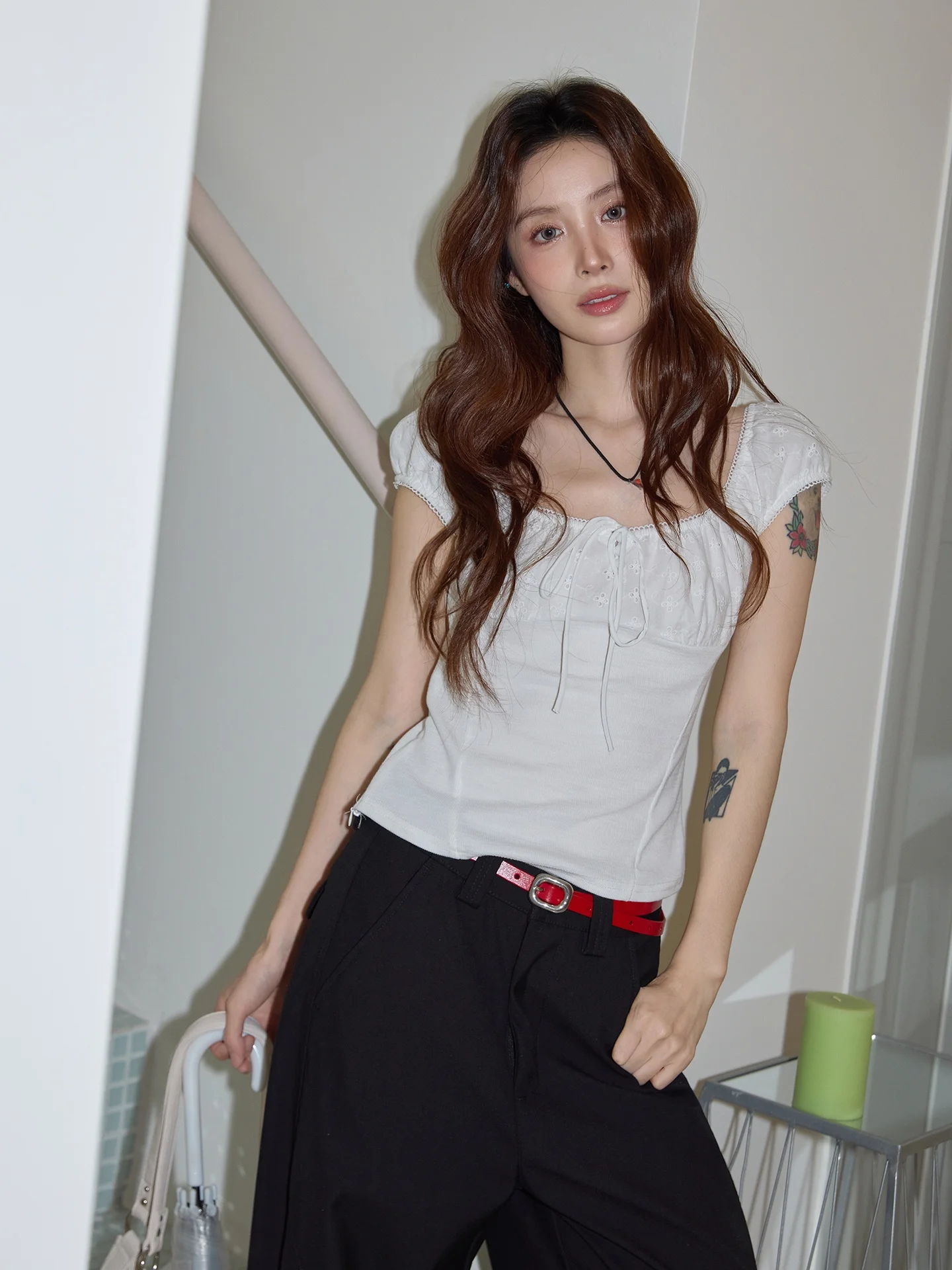 Chaocha Home White Square Collar Bubble Sleeve Embroidered Shirt Women's Slim Fit Short Sleeve Top Korean Style Commute Fashion
Chaocha Home White Square Collar Bubble Sleeve Embroidered Shirt Women's Slim Fit Short Sleeve Top Korean Style Commute Fashion