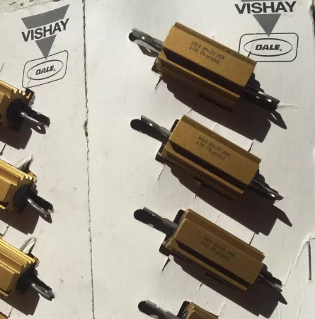 RH025R18 DALE RH-25 0.18R 25W 0.18Ω 1% 5% VISHAY RH25 Aluminum case Wire wound resistance
RH025R18 DALE RH-25 0.18R 25W 0.18Ω 1% 5% VISHAY RH25 Aluminum case Wire wound resistance