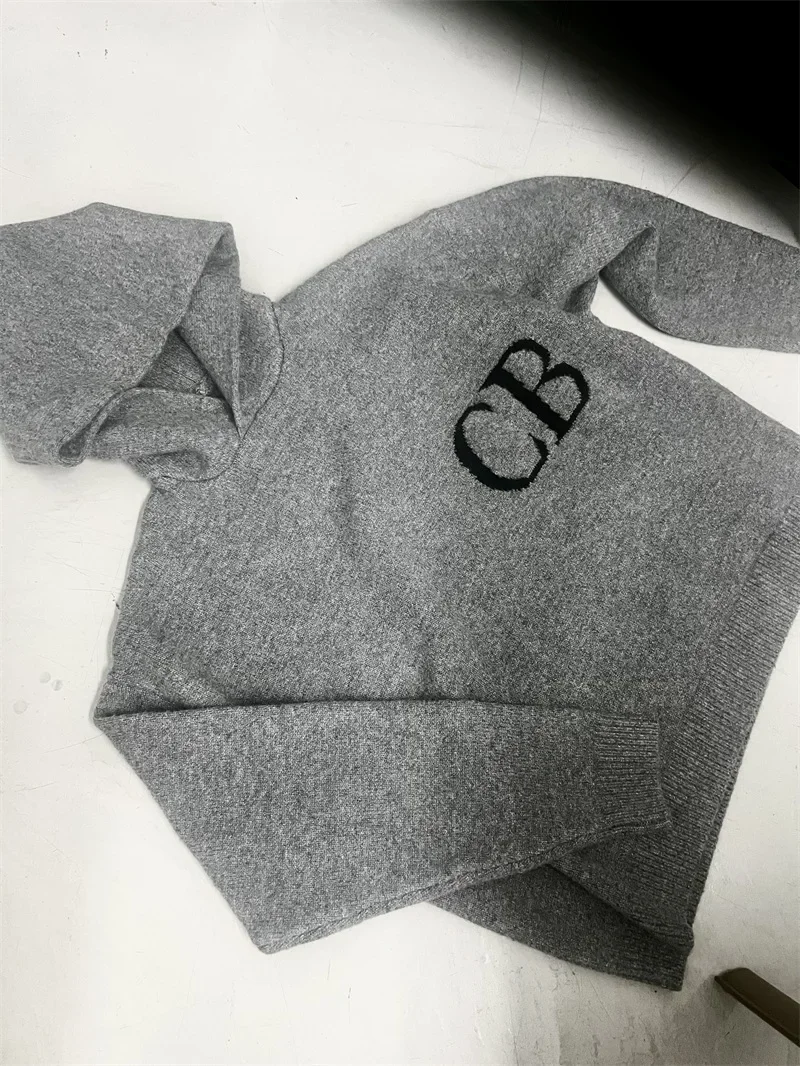 25ss Oversized CB Logo Knitted Hooded Sweater Jacquard Crewneck Knit Hoodies Casual Women Men Wool Sweaters
25ss Oversized CB Logo Knitted Hooded Sweater Jacquard Crewneck Knit Hoodies Casual Women Men Wool Sweaters