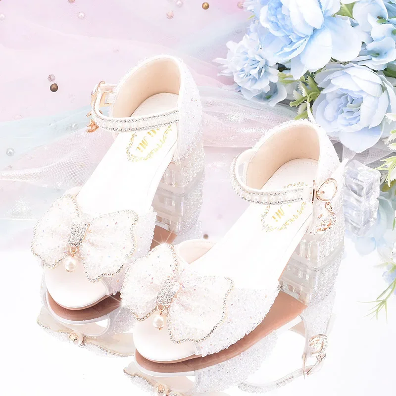 Summer Girls' High Heels New Soft Soled Children's Sandals Sequined Bow Girls' Crystal Princess Shoes Dance Performance Shoes
Summer Girls' High Heels New Soft Soled Children's Sandals Sequined Bow Girls' Crystal Princess Shoes Dance Performance Shoes