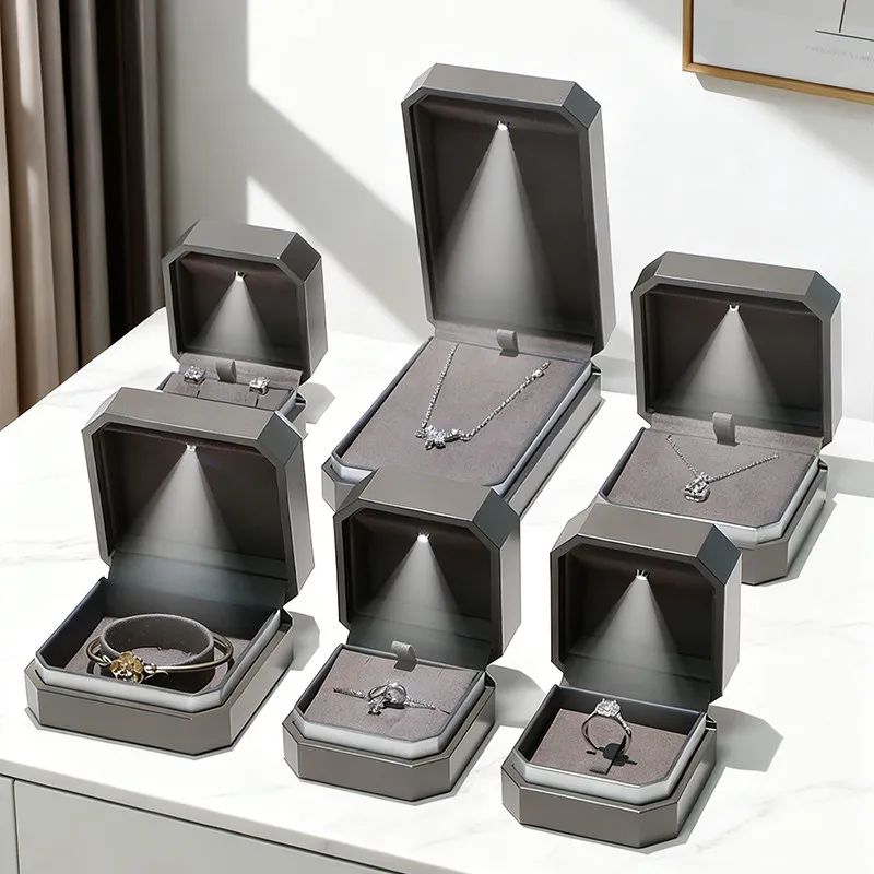 LED Light Jewelry Packaging Box Proposal Ring Case Luxury Gift Jewelry Boxes Woman Bracelet Earrings Necklace Display Cases
LED Light Jewelry Packaging Box Proposal Ring Case Luxury Gift Jewelry Boxes Woman Bracelet Earrings Necklace Display Cases