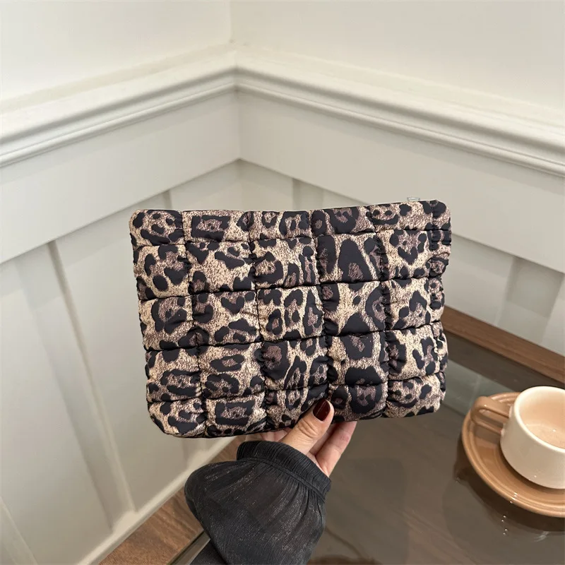 Женская сумка-клатч с леопардовым принтом, косметичка, портативный органайзер для путешествий, подарок для женщин
Женская сумка-клатч с леопардовым принтом, косметичка, портативный органайзер для путешествий, подарок для женщин