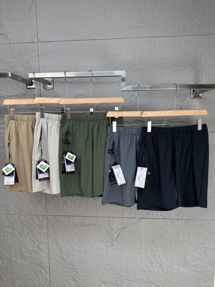 Легкие дышащие повседневные шорты с лазерной перфорацией для активного отдыха, с эластичным поясом, быстросохнущие, охлаждающие, из полиэфирного волокна
Легкие дышащие повседневные шорты с лазерной перфорацией для активного отдыха, с эластичным поясом, быстросохнущие, охлаждающие, из полиэфирного волокна