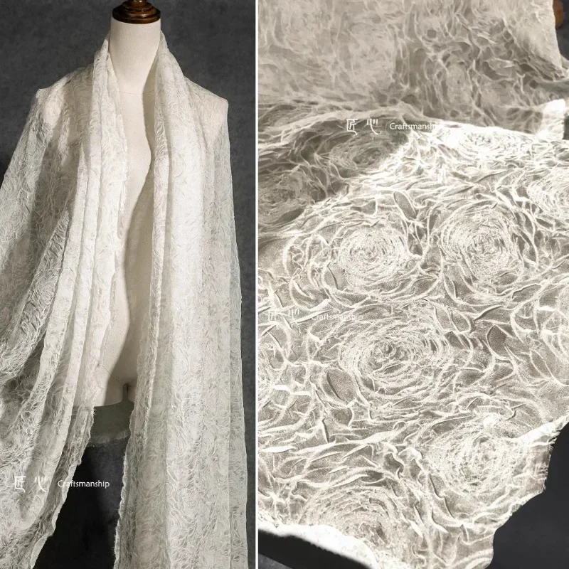 Ткань с тиснением розы, плиссированная прозрачная шифоновая свадебная одежда, дизайнерская одежда, ткань для шитья, ткань «сделай сам», полиэстер
Ткань с тиснением розы, плиссированная прозрачная шифоновая свадебная одежда, дизайнерская одежда, ткань для шитья, ткань «сделай сам», полиэстер