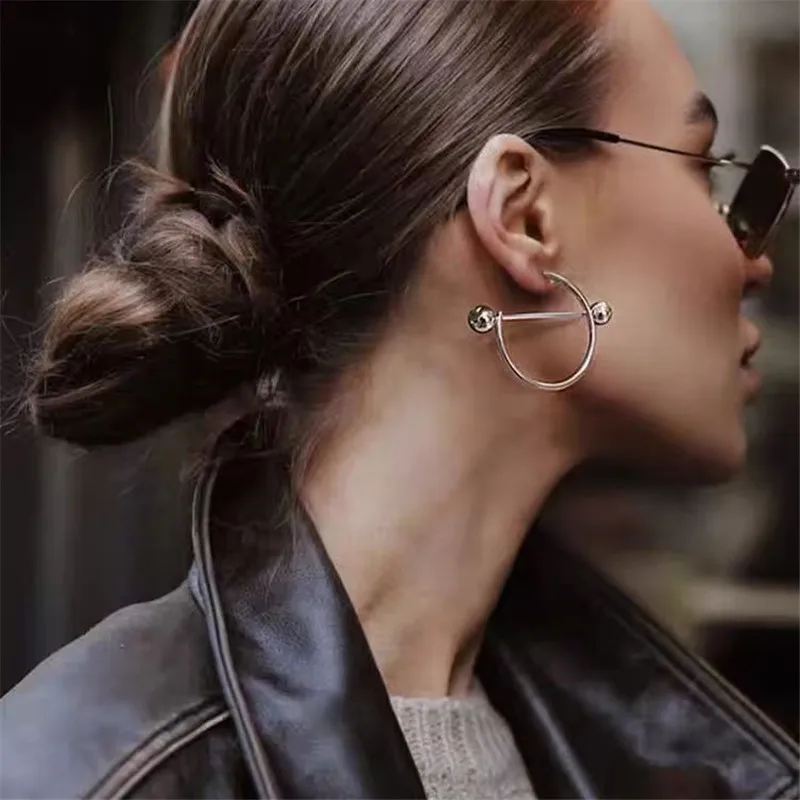 New Autumn Winter Metal Circle Women's Earrings Unique Personality Trendy Jewelry Daily Commuting Accessory
New Autumn Winter Metal Circle Women's Earrings Unique Personality Trendy Jewelry Daily Commuting Accessory