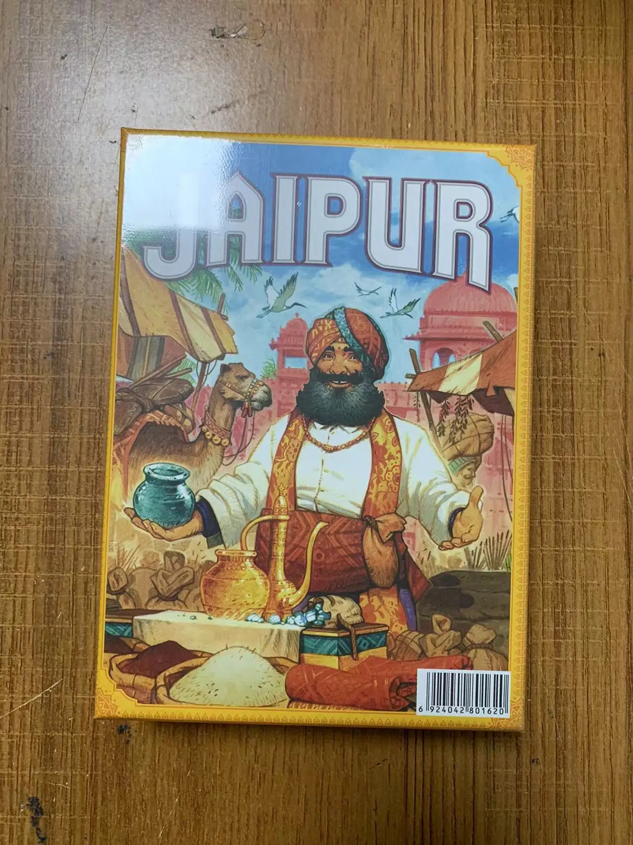 Настольная игра Jaipur, английская версия индийских бизнесменов, вечеринка для взрослых, стратегия, бизнесмены, игра в карты, игры для родителей и детей, игрушки
Настольная игра Jaipur, английская версия индийских бизнесменов, вечеринка для взрослых, стратегия, бизнесмены, игра в карты, игры для родителей и детей, игрушки
