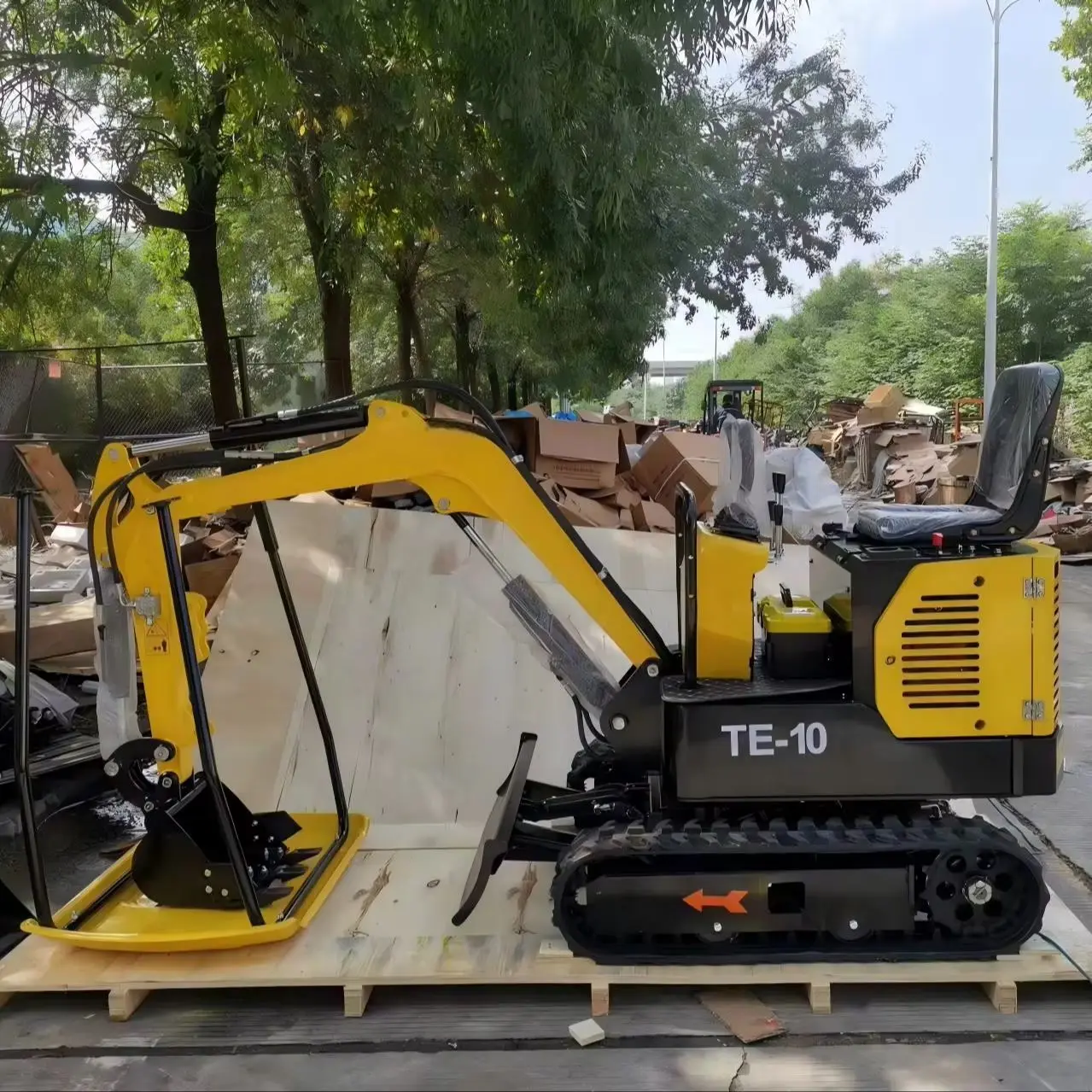 1 Ton Mini Excavator Euro 5 Kubota Engine Crawler Digger for Farm Garden Small Construction Work High Efficiency Micro Excavator
1 Ton Mini Excavator Euro 5 Kubota Engine Crawler Digger for Farm Garden Small Construction Work High Efficiency Micro Excavator