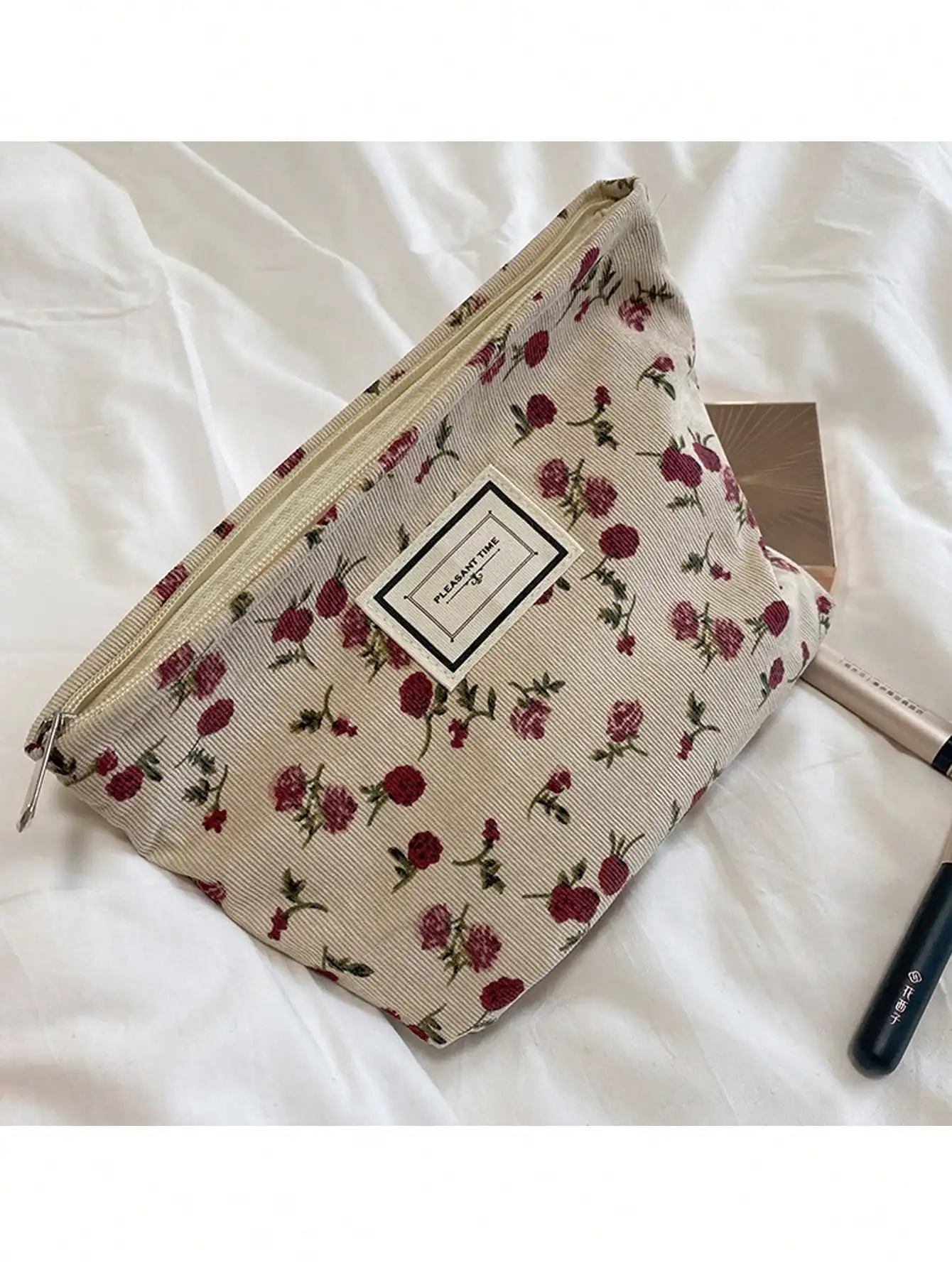 Beige Rose Large Capacity Storage Makeup Bag Lipstick Jewelry Cosmetics Portable Storage Makeup Bag Travel Storage Makeup Bag
Beige Rose Large Capacity Storage Makeup Bag Lipstick Jewelry Cosmetics Portable Storage Makeup Bag Travel Storage Makeup Bag