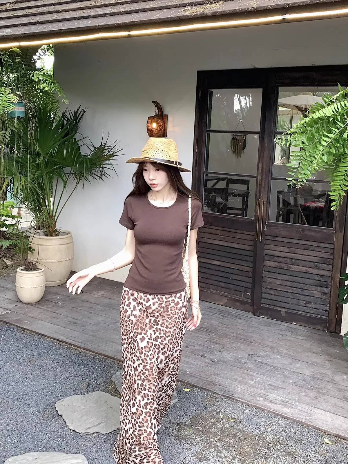 Slim Fit Leopard Print High Waist Midi Skirt And T-Shirt Set Women's Fashion Summer 2026 New Style Breathable Casual Wear
Slim Fit Leopard Print High Waist Midi Skirt And T-Shirt Set Women's Fashion Summer 2026 New Style Breathable Casual Wear