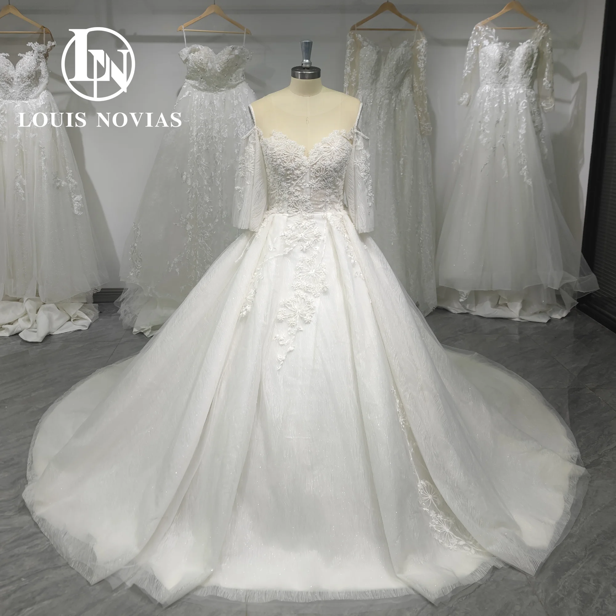 LOUIS NOVIAS A-Line Wedding Dress Elegant Real photos Flare Sleeve Sweetheart Appliques Sparkling Wedding Gown Vestidos De Novia
LOUIS NOVIAS A-Line Wedding Dress Elegant Real photos Flare Sleeve Sweetheart Appliques Sparkling Wedding Gown Vestidos De Novia
