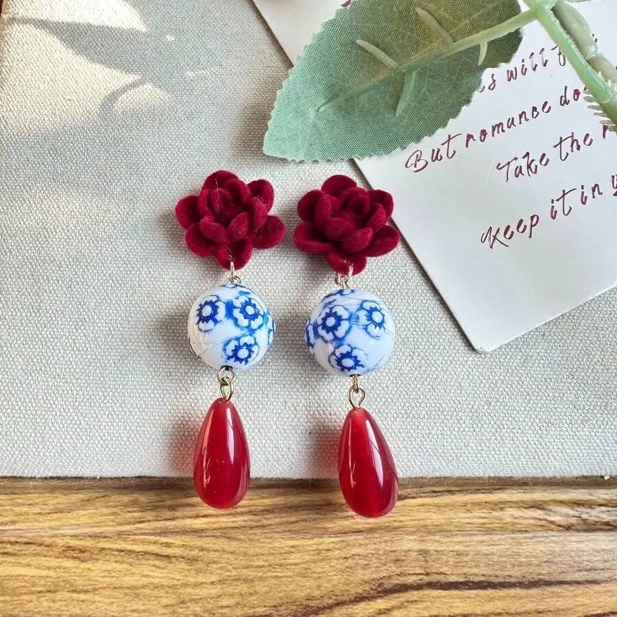 Chinese Style Vine Rose Earrings Red Blue Contrast Water Drop Clip On For Women
Chinese Style Vine Rose Earrings Red Blue Contrast Water Drop Clip On For Women